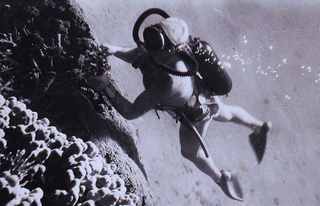 Illustration for article titled The Strange and Wonderful History of Diving Suits, From 1715 to Today